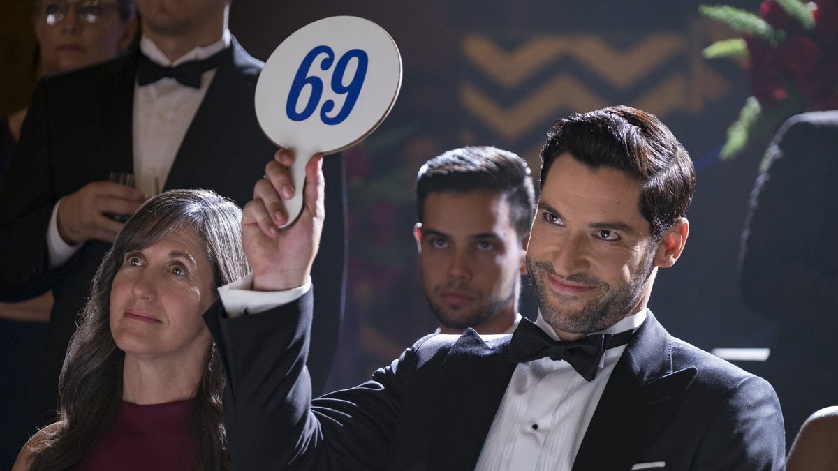 NetflixFR's tweet photo. Toi après avoir déjà terminé la quatrième saison de Lucifer : https://t.co/jhRcJ3gFTS