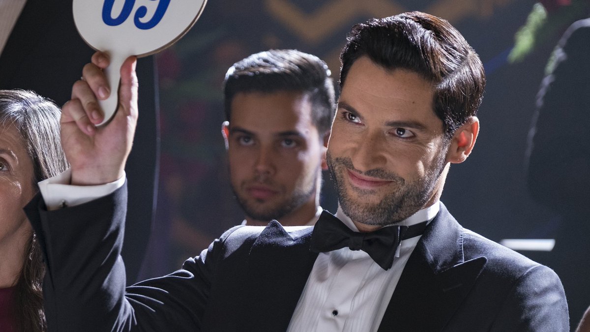NetflixFR's tweet photo. Toi après avoir déjà terminé la quatrième saison de Lucifer : https://t.co/jhRcJ3gFTS