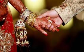 HamariUrdu's tweet photo. بیوی کو صرف بیوی ہی نا سمجھیں 
بلکہ ایک بہترین دوست، رفیقہ حیات بھی خیال کریں، تھوڑا بہت ہنسی مذاق بھی کریں،  شوہر کبھی کبھار کچھ تحفہ وغیرہ بھی دیں، پھر تعلق اُس کے ساتھ ایسا رکھیں جیسے ایک مخلص دوست کے ساتھ رکھا جاتا ہے پھر آپ کو باہر کسی دوست کی کمی محسوس نہیں ہو گی۔ https://t.co/XHRjiut05c