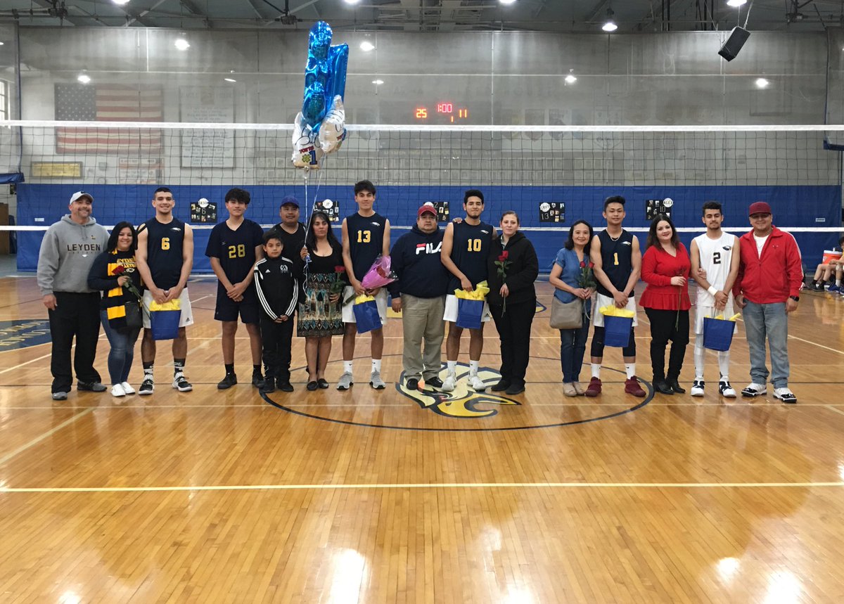 Leydenathletics's tweet photo. Congrats to our volleyball seniors as they take on Hinsdale South tonight! #leydenpride @msmmueller https://t.co/uTXaDZyTfR