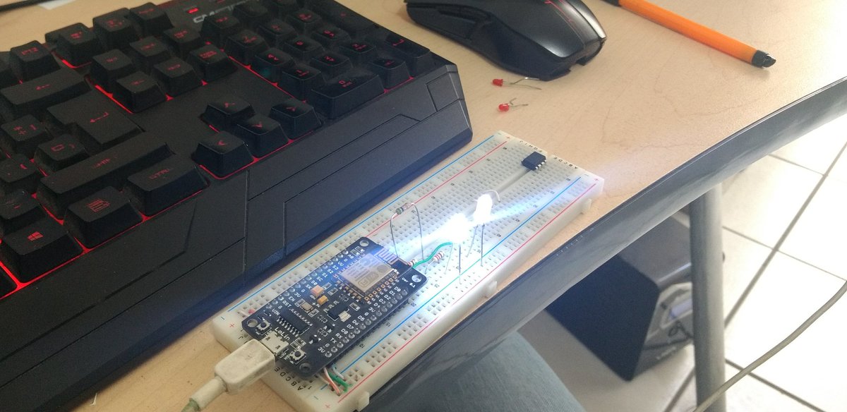 IObrizio's tweet image. Probando #LED "cool white"🔦

8,500mcd 30°
15,000mcd 20°
35,000mcd 15°

#IcanSolder #contest #LED #LAMP by @PCBWayOfficial
#flashlight #diy #Maker