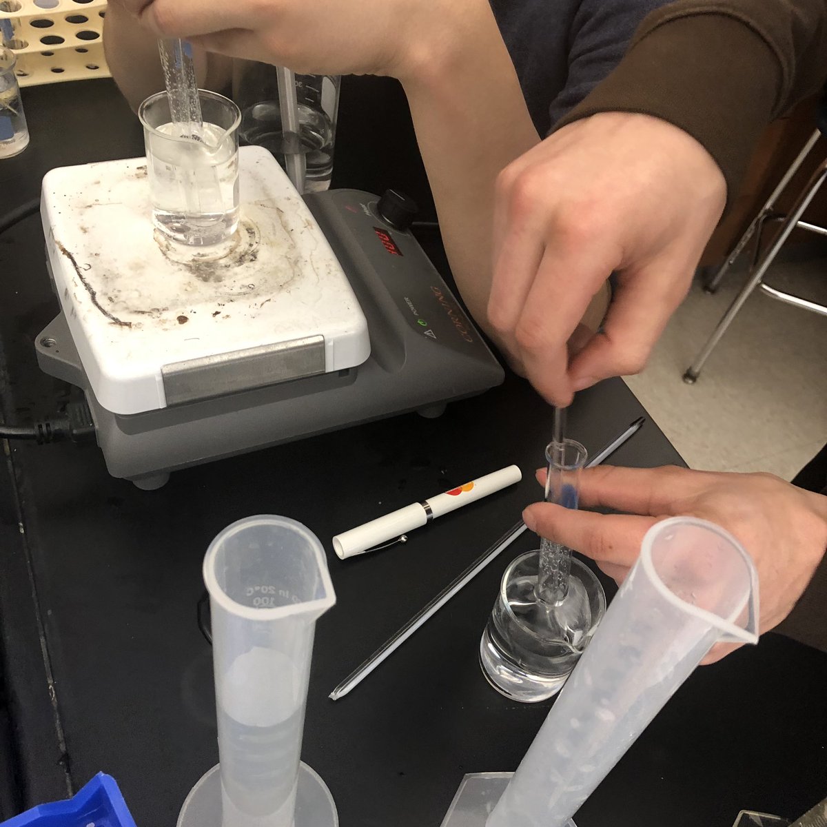 CCanfield100's tweet photo. My first-year #chemistry class investigating factors that affect #solubility, measured in time required to dissolve, at #NewtownHS : agitation, temperature, nature of solute, and particle size. #science #laboratory #solutionchemistry https://t.co/H0yVK5iNlI