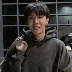 95jmx1's tweet photo. J : มาละจุนรถโครตติด
Joonie: พี่เจย์มาสายอ่ะ ปล่อยให้รอตั้งนาน เยลลี่หมดตู้ละเนี่ย จะเข้าโรงทันป่ะเนี่ย
J : ก็รถมันติด*เข้าห้องเปลี่ยนชุด*
in car
J : ก่อนจะไปเนี่ย คาดเข็มขัดซะด้วยล่ะ 
Joonie: รู้แล้วววน่าบ่นเป็นคนแก่เลย เอ้อ ลืมไปก็เป็นอยู่นี่ ฮิๆ😋
J : จะดูมั้ยหนัง 😐 #hopemon https://t.co/XXeQeFXeW5