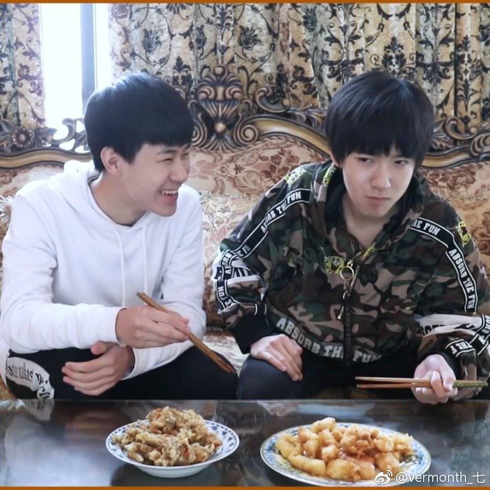 zzy1604's tweet photo. 🐰: เดี๋ยว! ผม...ขอพูดอะไรหน่อยนะครับ
🐻: ก็สูง 172 ไง จะพูดอะไรเยอะแยะ 🤣😝 
🐰: 😤

🙈จะแซวยันลูกบวชเลยคอยดู 5555555

#源霖源 #FriendShipChristinAlex 
#เสี่ยวเฮ่อคนหล่อแฟนพ่อหมีเจินเจิน 
#หยวนหลิน https://t.co/QlCADyfKnJ