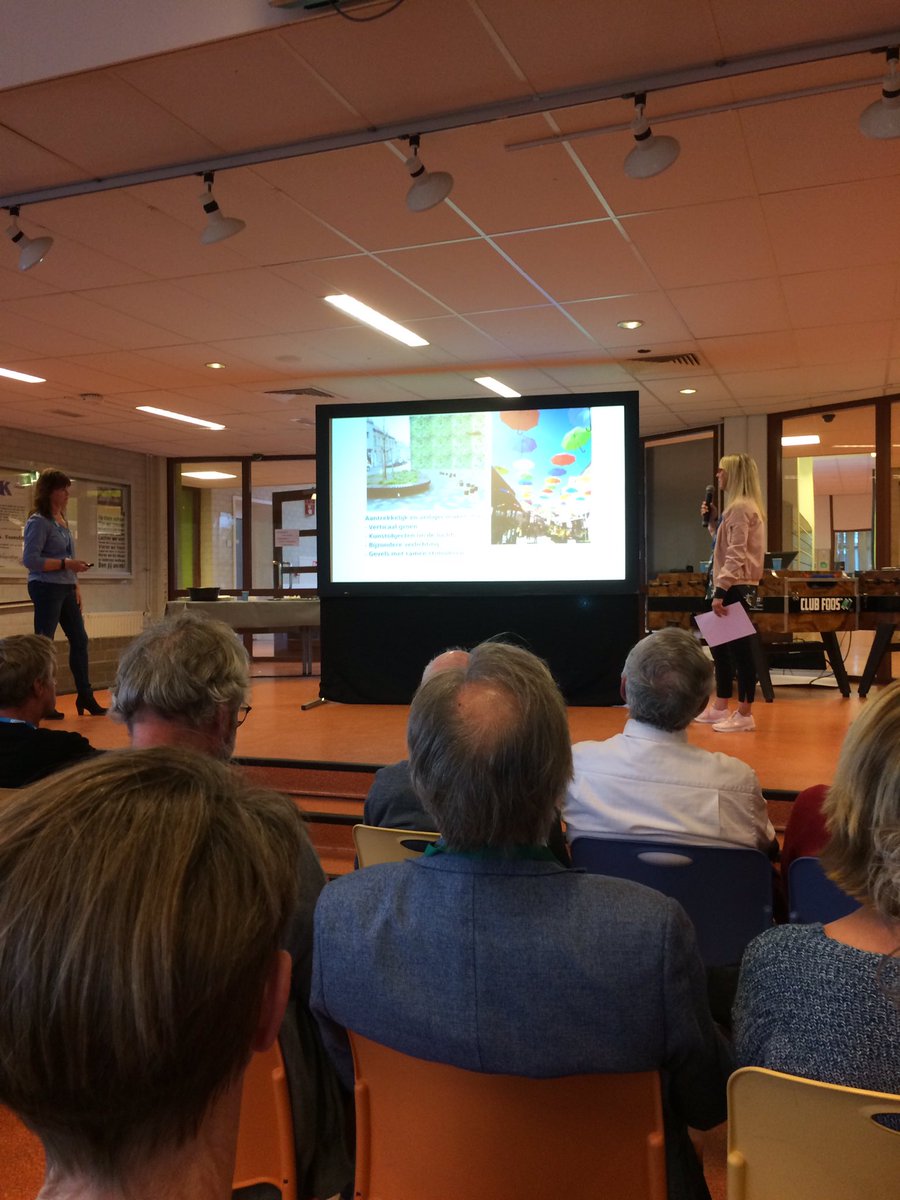 lammy10's tweet photo. Nog maar net begonnen in @Heerenveen en val direct met neus in de boter met toffe plannen van inwoners voor centrum Heerenveen #G1000 #samenmetinwoners https://t.co/vNNcFytesG