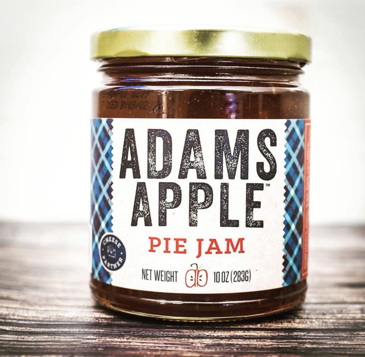 Spread it over a block of cream cheese and serve with crackers or put it on top of a warm and buttery biscuit. No matter how you dress it up, Adams Apple Mercantile’s Pie Jam is delicious. Get a jar at AdamsAppleMercantile.com. 🍎


📷: Adams Apple Mercantile