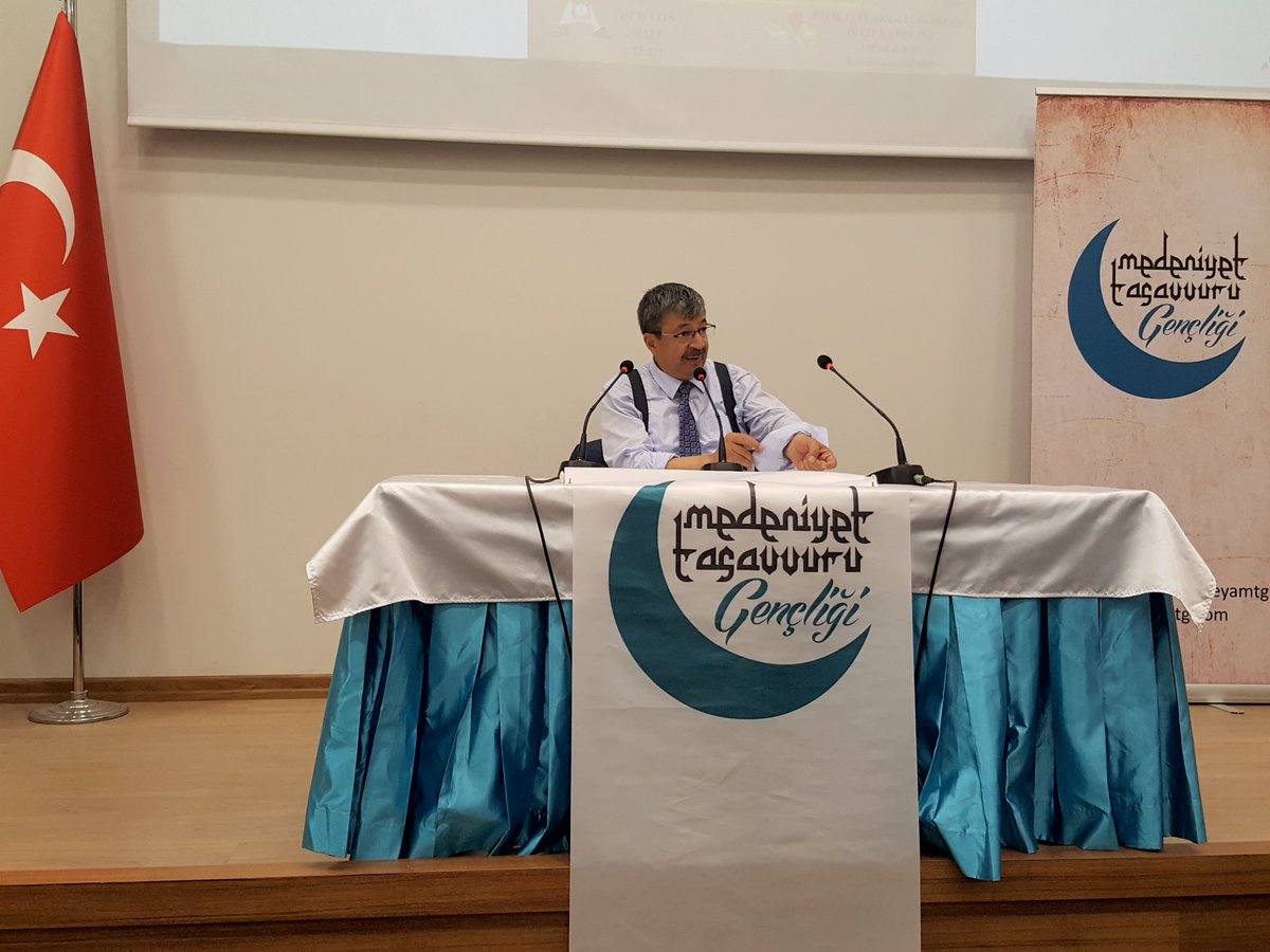 aybuMTK's tweet photo. Bugün okulumuzda çok kıymetli hocamız Hayati İnanç'ı ağırladık. Yolumuzu aydınlatacak tavsiyeleri ve unutamayacağımız hoş sohbeti için kendisine çok teşekkür ediyoruz. @hayatiinanc https://t.co/UkUxdeSjJm