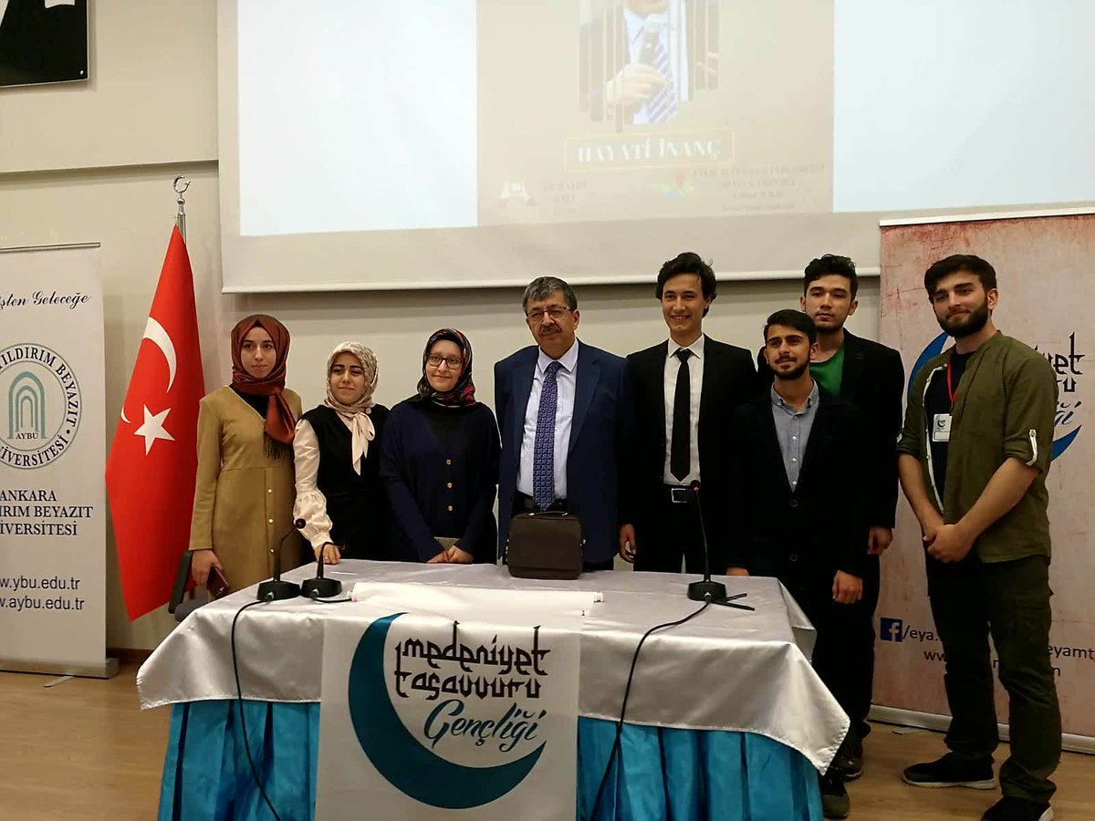 aybuMTK's tweet photo. Bugün okulumuzda çok kıymetli hocamız Hayati İnanç'ı ağırladık. Yolumuzu aydınlatacak tavsiyeleri ve unutamayacağımız hoş sohbeti için kendisine çok teşekkür ediyoruz. @hayatiinanc https://t.co/UkUxdeSjJm