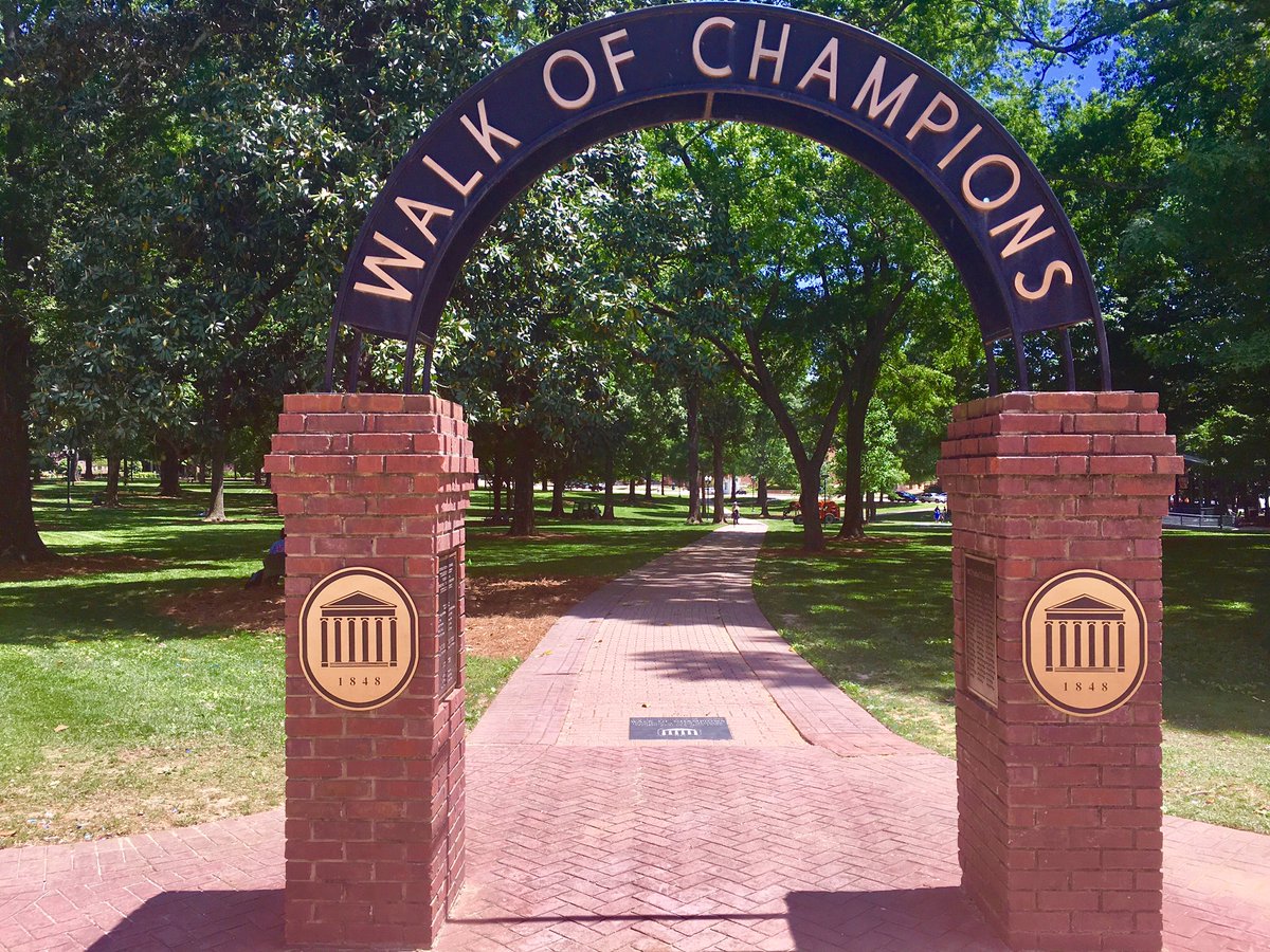 OleMiss's tweet photo. Hey #OleMissGrad19, even though you will soon be graduating, know that these views will always be here waiting for you when you come back home. https://t.co/yZXSQrEao3