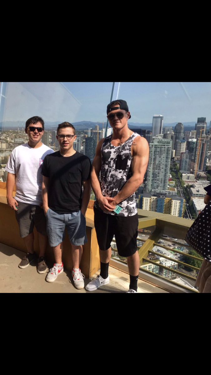 DanielsColby's tweet photo. @hunchosy_ 6’3 wassup w it https://t.co/3PbTjB8cWl