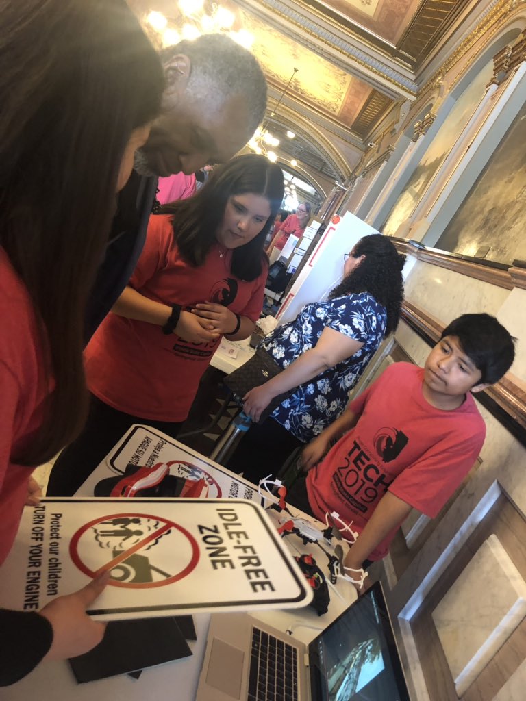 MarceBilingue's tweet image. Inspiring day with proud ELL @ccsd21london students presenting at #TECH2019 in Springfield! @ccsd21 @tracycrowley77 #21learns #ellchat