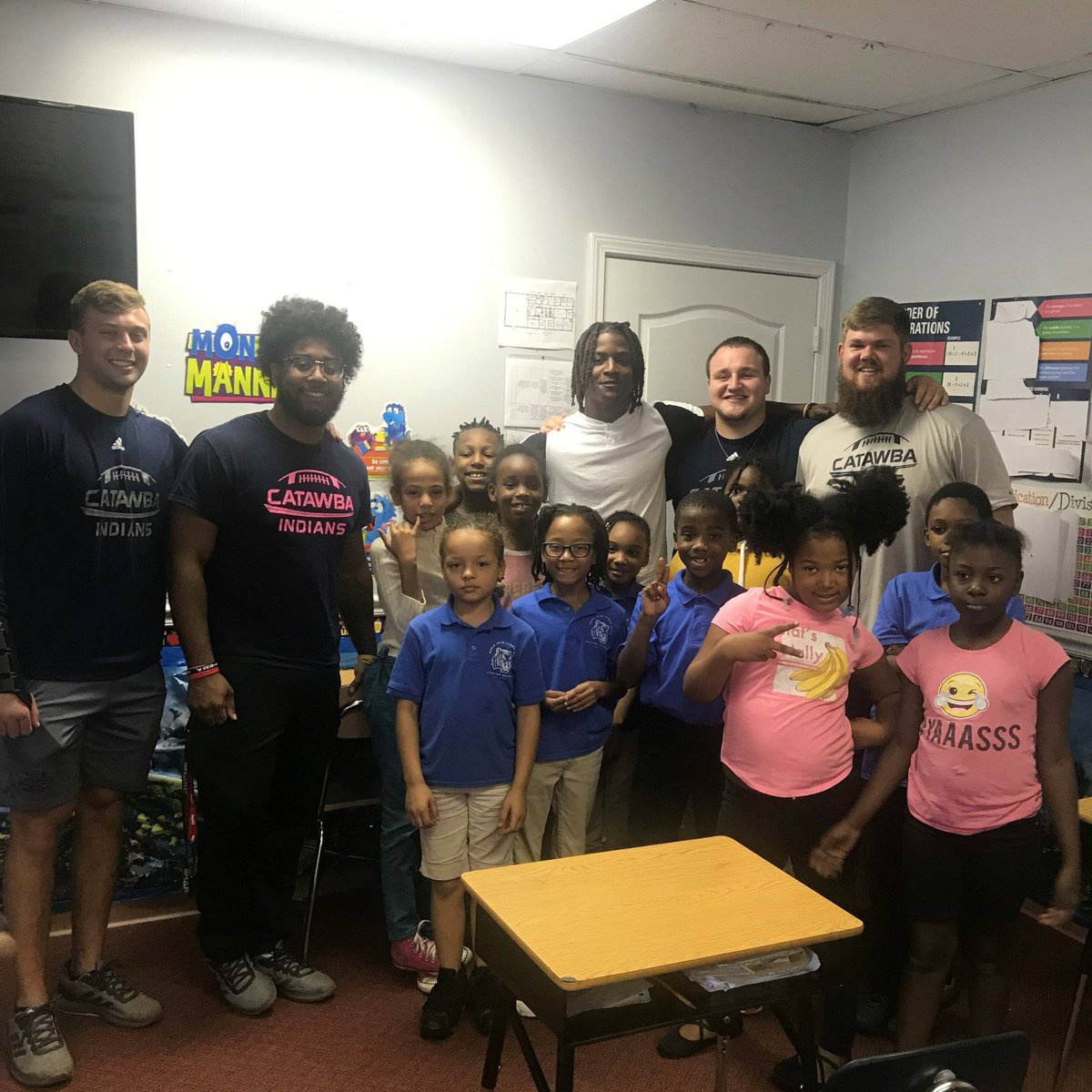 CatawbaCollege's tweet photo. Last week some members of the football and basketball teams stopped by Essie Mae Kiser Foxx Charter School to assist third graders with their EOG prep to ensure they were ready for the big tests. Paying it forward!
#GoCatawba #Wholesome #EOGPrep #Finals https://t.co/4KAQPRfzey