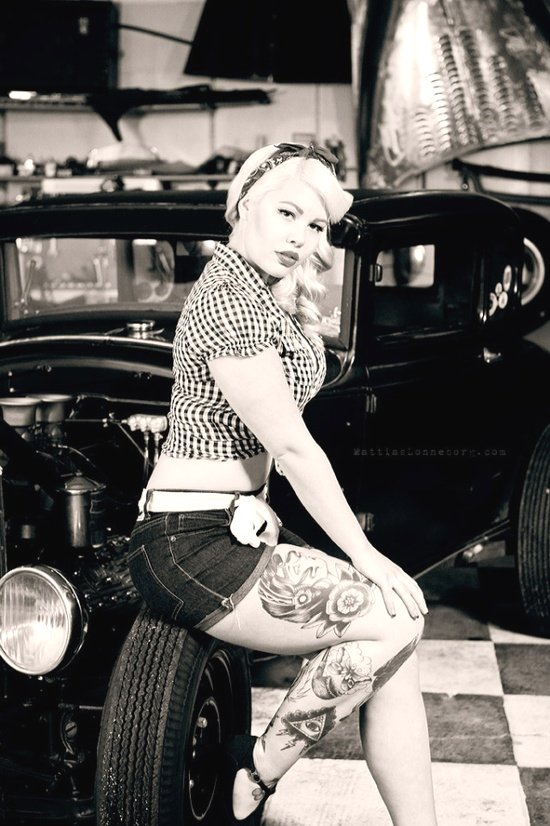 Alternative Pinup tweet media
