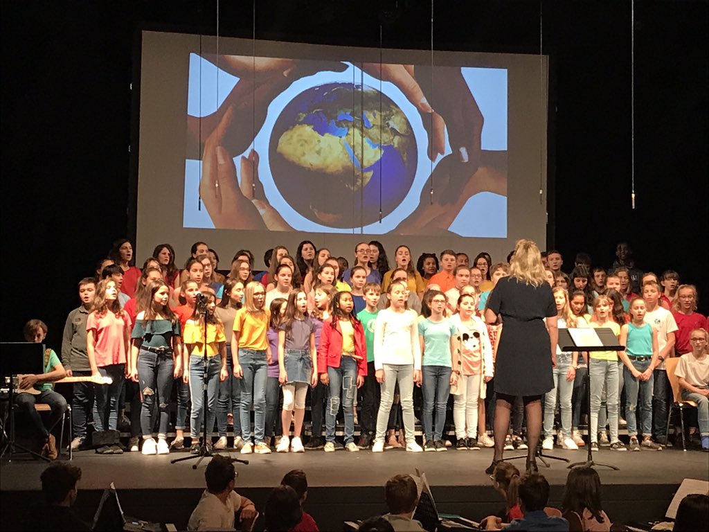 masse_guepratte's tweet photo. Une réponse à la recherche d’ #équité #spectaclescolaire dans @acstrasbourg. 3 collèges 1 école conjuguent les #talents et entraînent 100 apprentis musiciens #projetmusical #inclusion #expertise #engagement #collaboration des professeurs qui encadrent. #émotion https://t.co/vU8JPfyy4A
