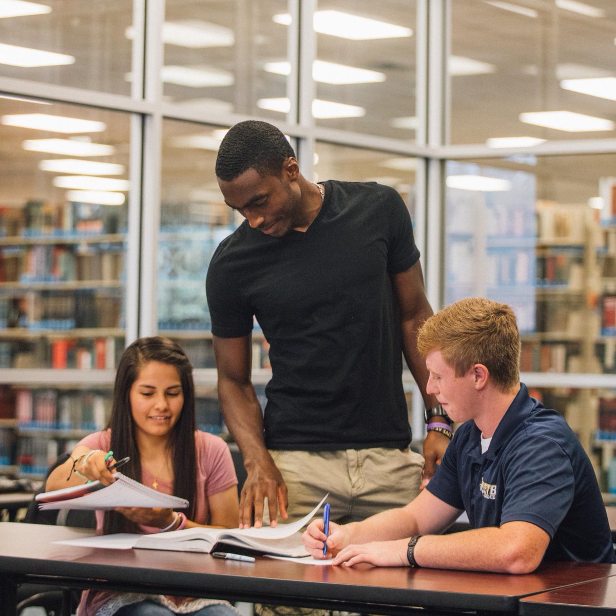 ETBU's tweet photo. During finals, @ETBUACE offers power hours and writing appointments. See the schedule at https://t.co/ic4iGy7V7A. #ETBU Learning and Leading Coordinator Shelby Jones shares, "The most rewarding aspect of working with students is watching them become successful." #FinalsOnTheHill https://t.co/00LHVocM6G