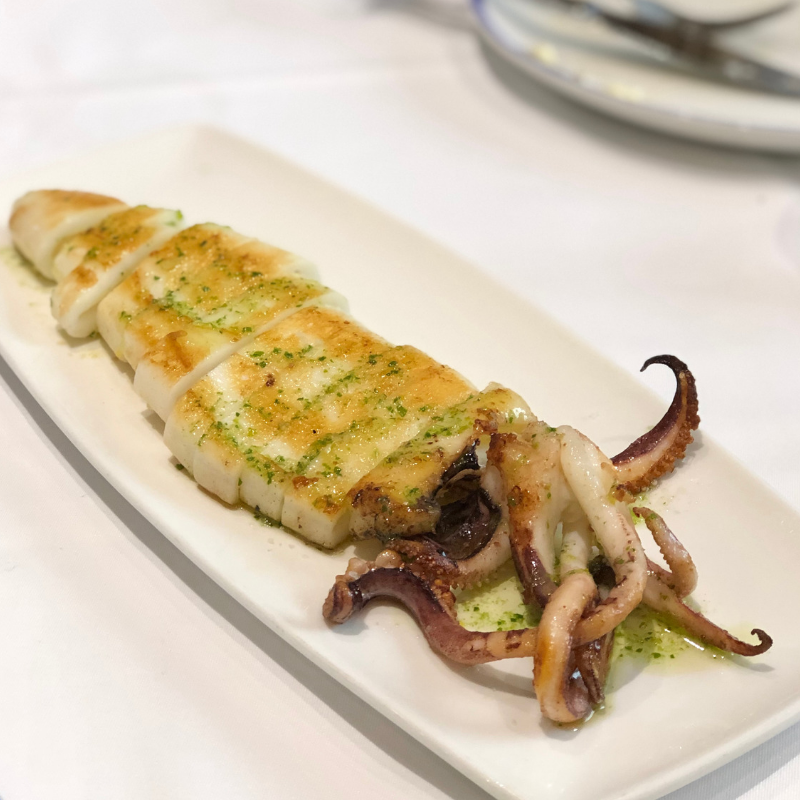 👉 Calamar fresco de playa con emulsión de ajo y perejil!
😍 Sabroso y delicioso.
Un plato que encontrarás en nuestra carta de #NouGourmet 
nougourmet.com
.
.
.
#calamar #restaurante #valencia