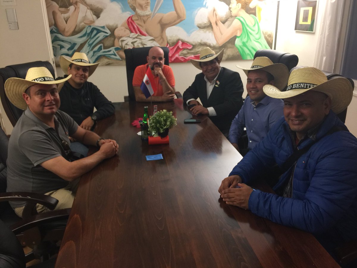 ParaguaySuiza's tweet photo. Ya está en Suiza el equipo de #AsadoBenitez con @MameBenitez para preparar la fiesta de la inauguración de Consulado Honorario de la República del Paraguay en Suiza. https://t.co/wogccx9CU2