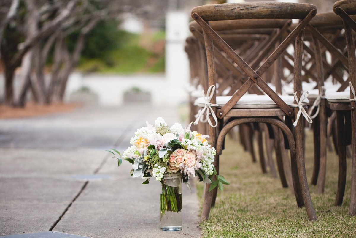 RT^<a href="/ERUBirmingham/">ERU Birmingham</a>: Our X-back chairs are a classic option for an elegant occasion! We love how <a href="/conferotweets/">Christopher Confero</a> used them in this beautiful ceremony design! Photography: <a href="/RobandWynter/">Robinwinner</a> // Floral Design: <a href="/HOTHOUSEWEDDING/">HOTHOUSE DESIGN</a> 

#weddings