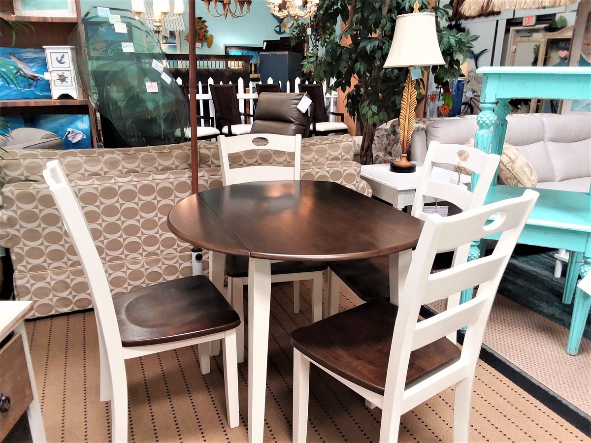 AndPelicans's tweet photo. Turn your eat-in kitchen or #dining space into a #cottage-chic retreat with this drop leaf dining table.Two-tone finish serves up a double helping of charm. Accompanied by 4 matching ladderback chairs, what a storybook scene! Visit us at 758 South Tamiami Trail Osprey, Florida https://t.co/l5i45fGmtG