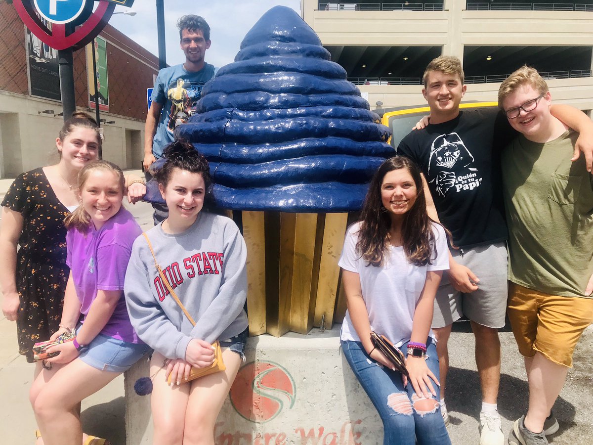 KickapooSpanish's tweet image. Thank you Nicole Brown for showing AP Spanish students art in the community and explaining the importance of travel and beauty! #sculpturewalksgf