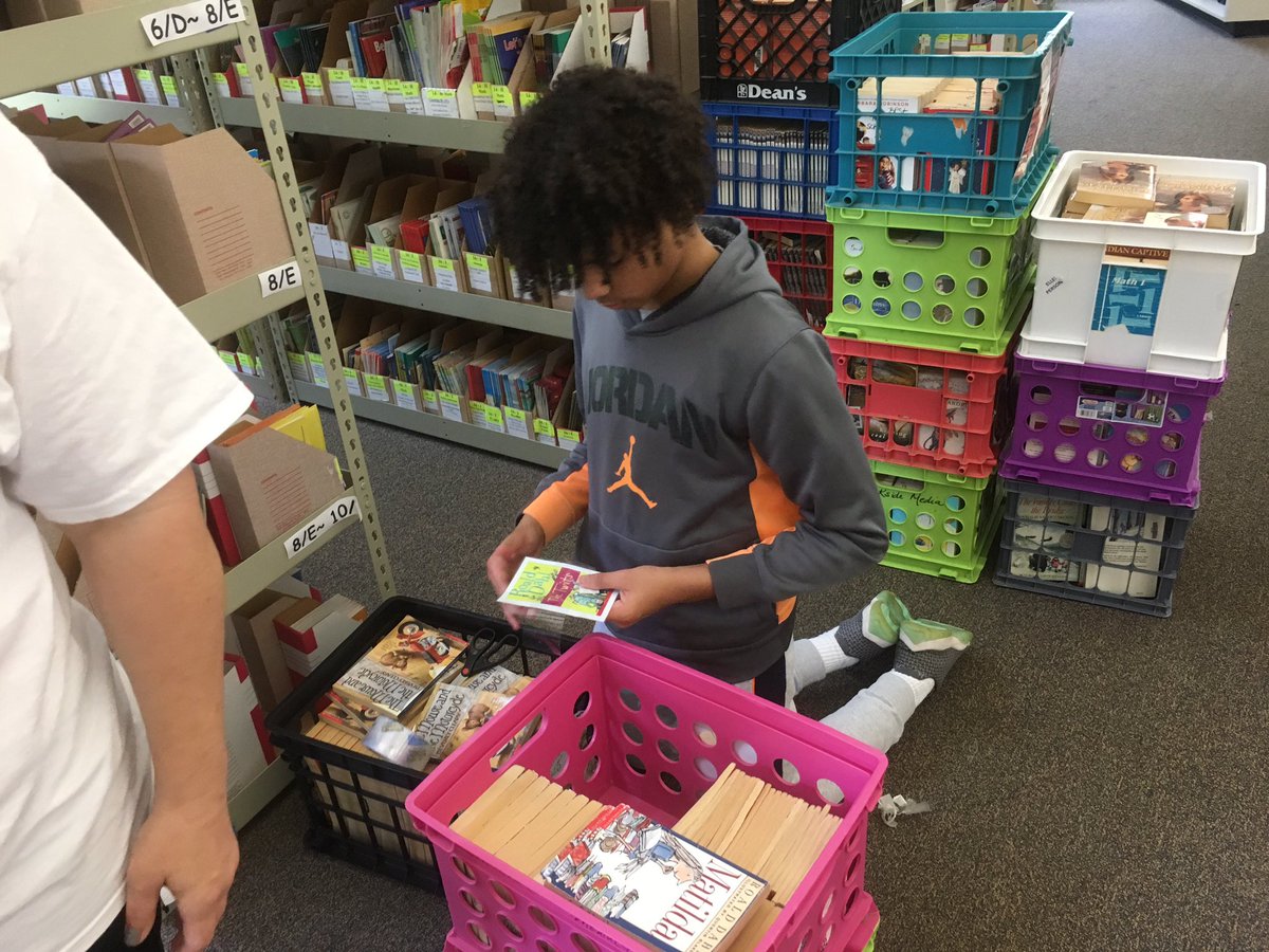 ReadAtTheCreek's tweet image. Loved having Barbara Berry and her awesome Githen’s helpers come read with our Kindergarteners and then stop by to help me in the media center! @theCreekDPS @dpsnclibraries