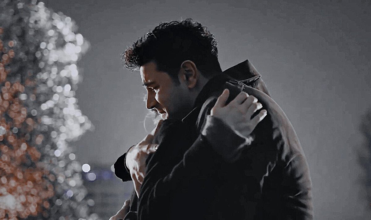 @uctebirigamze evlat acısı 💔
#EyFet #MeriçAral #BurakSevinç
