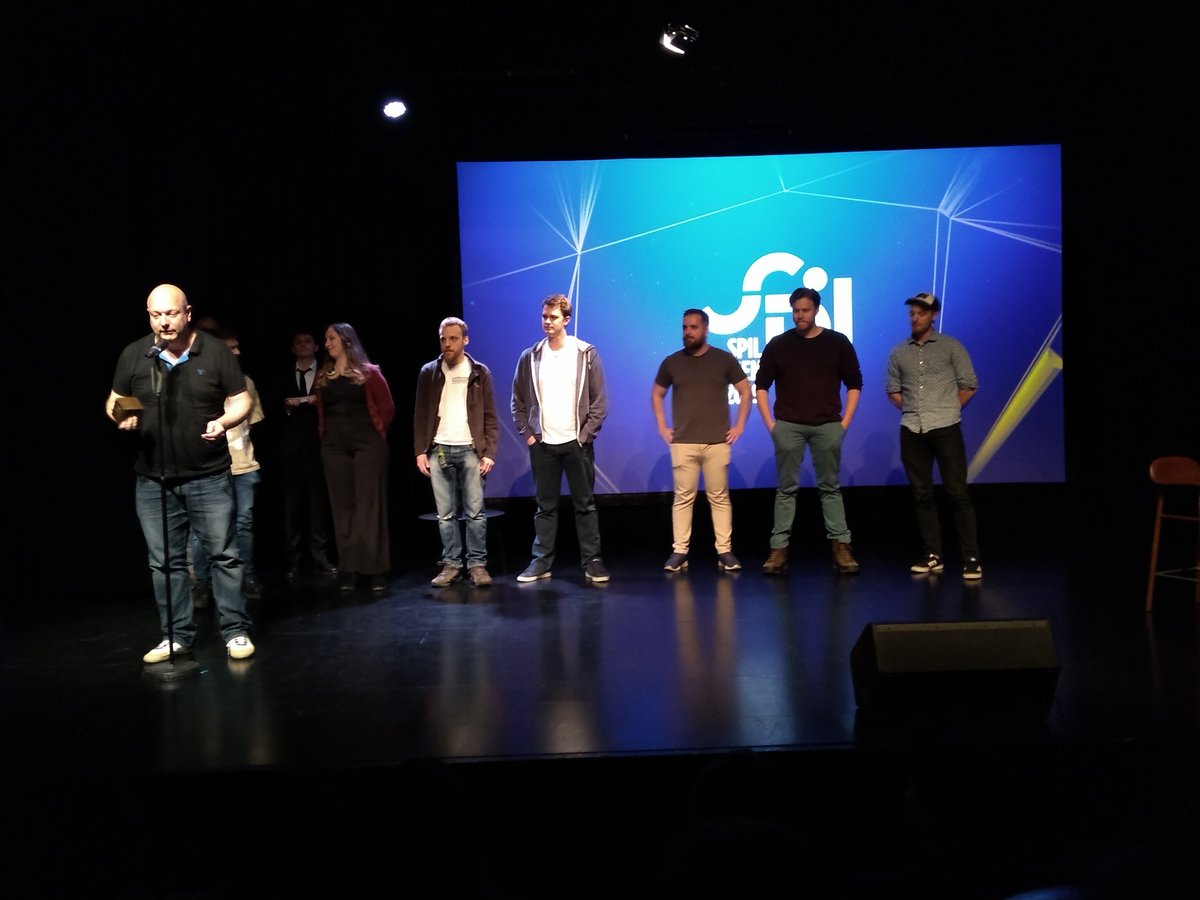 And the penultimate award at #spilprisen, the award for Best Live Game goes to Multiverse for running, maintaining, and growing their fantastic game-builder-game <a href="/KOGAMAGAME/">KoGaMa</a> - Congratz. #dkgame