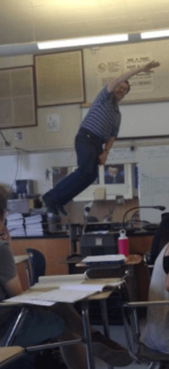 Astolfo09548126's tweet photo. Ich mag Zauberklasse. Heute hat mein Leher im Klassinzimmer geflogen. https://t.co/I0ccDQ9ywl