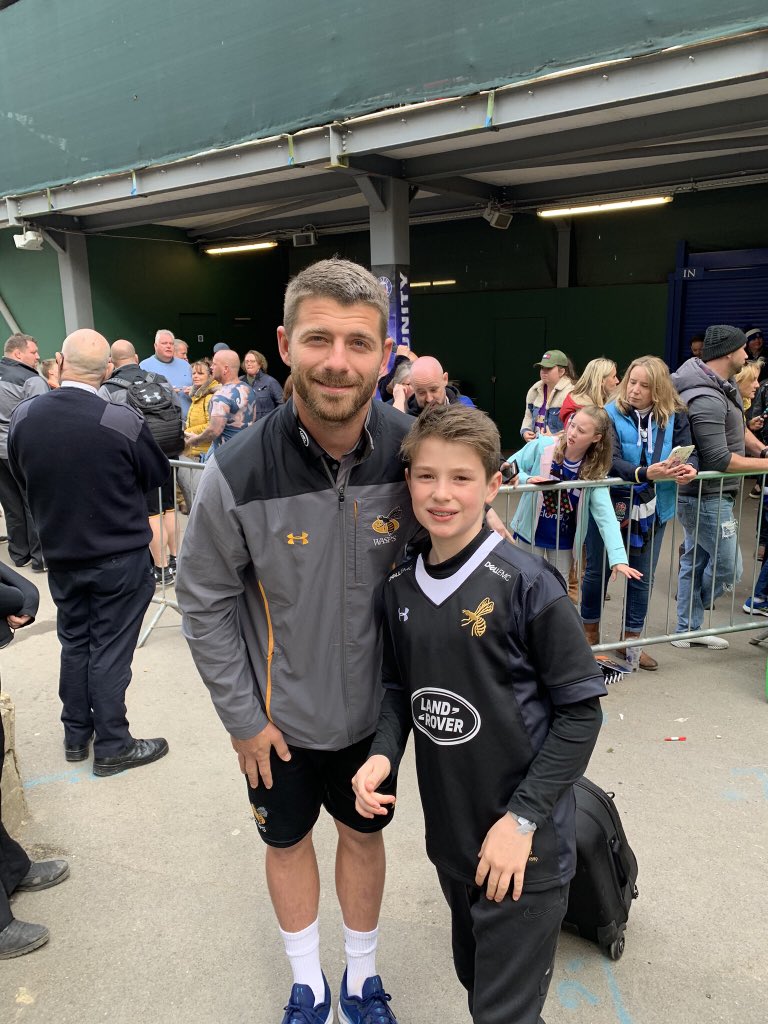 alan_rosser's tweet photo. Three leaving heroes - absolute gents #OnceAWasp #futurewasp - the boy was the happiest fella in bath @wjjleroux @joesimpson9 @natewjhughes @WaspsRugby @AllezWasps @UnderArmourUK https://t.co/dvyEqxjfpf