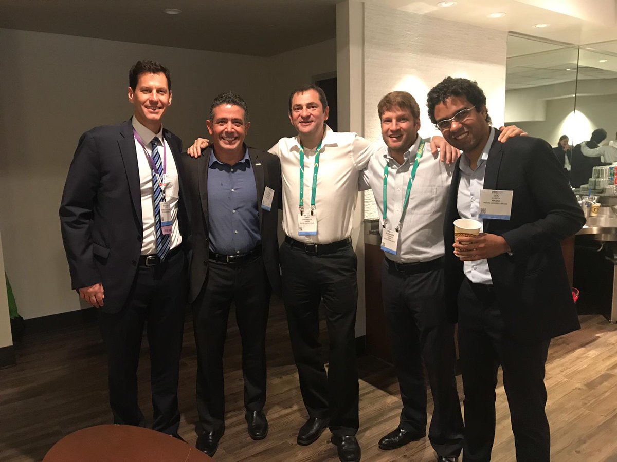 radixeng's tweet photo. Radix na OTC Houston! A Microsoft, nossa parceira tecnológica, levou os HoloLens para nosso estande e interagiu com o público 🤓👏 https://t.co/lnHkYxWMAp