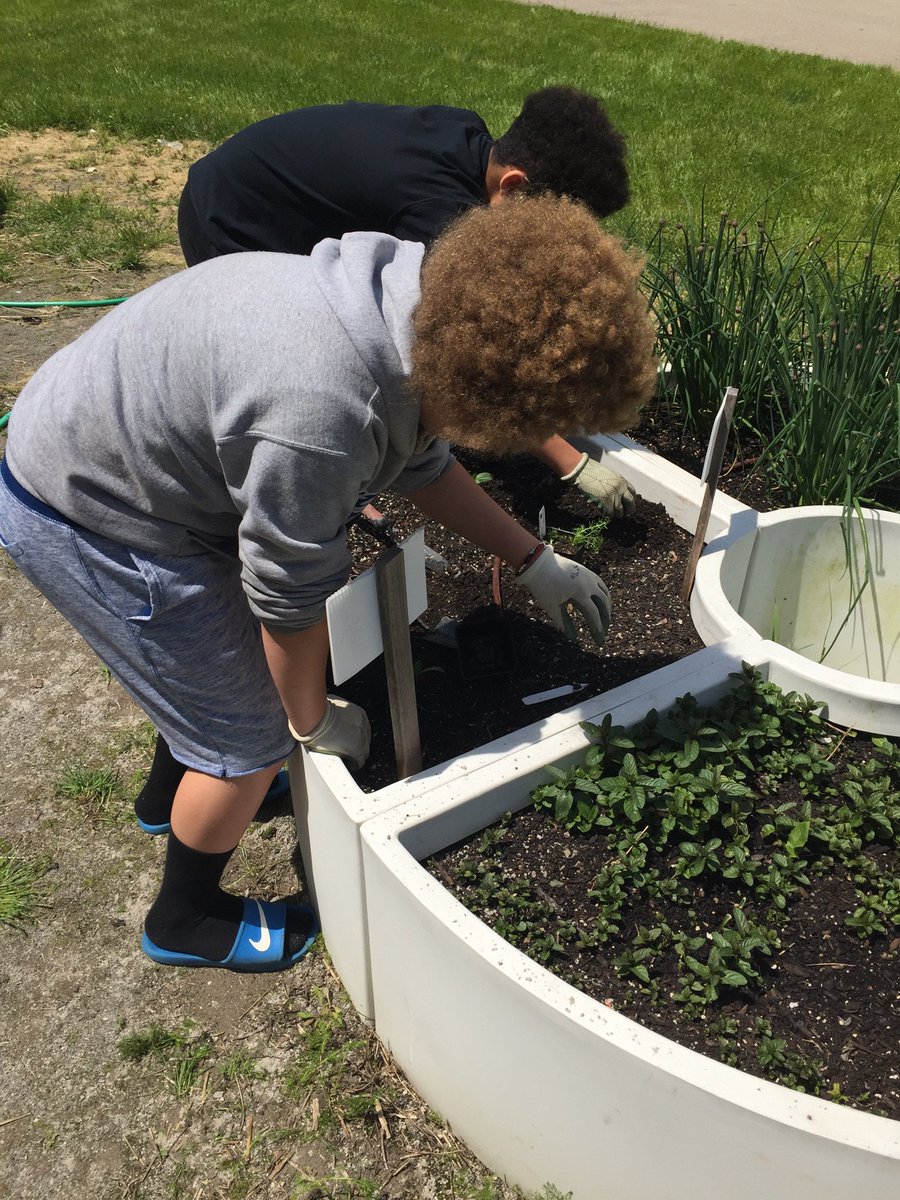 DavisPPSPCA's tweet photo. What a beautiful day for gardening! Thanks to @growpittsburgh and Farmer Ray for helping us plant our spring crops. The kids had a blast! @PghClassical @PPSnews @PghSuptHamlet @drnecciai https://t.co/w3cFVasYFd