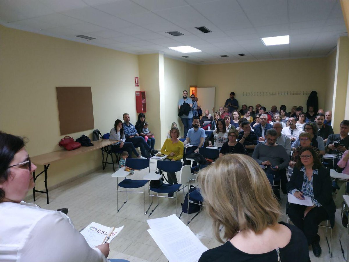 Esta tarde llenábamos de ilusión, junto a compañer@s de <a href="/IUAlbacete/">Izquierda Unida Albacete🔻</a>, @EquoAlbacete y <a href="/AlbaceteMac/">MAC Albacete</a>, la sala de audiovisuales del CSC Parque Sur con la aprobación del programa de #UnidasPodemos💜❤️💚 para la ciudad de #Albacete
¡Sí Se Puede!