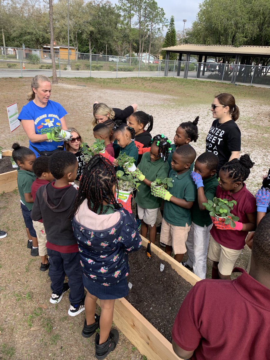 LockhartMagnet's tweet photo. The offer window for the second application period for Hillsborough Magnet Schools is still open! Be sure to accept your offer by May 10th at 11:59pm. #BuildingHeartsBuildingMinds #WeClimbTogether @AchievementSch @SDHCMagnet https://t.co/imfjlr0YpO