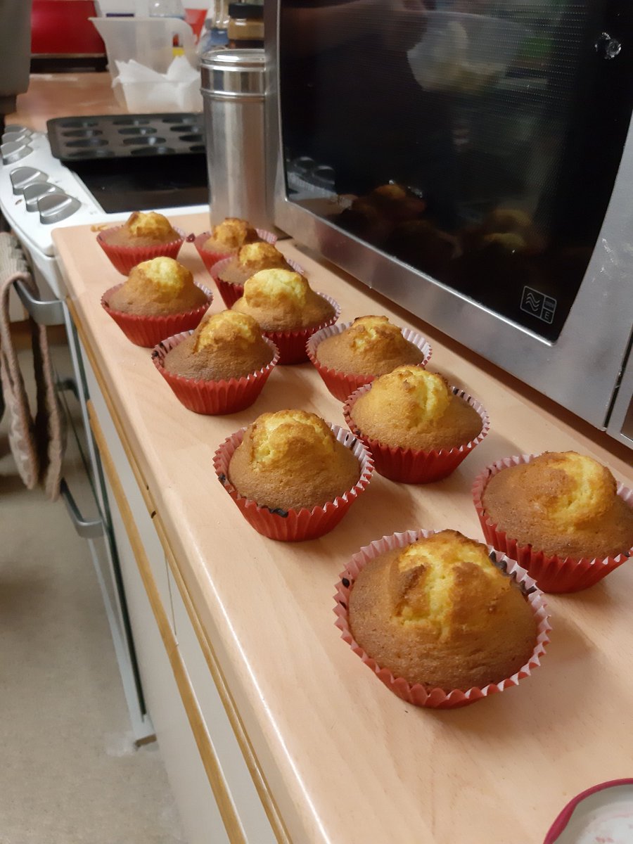 Seeds_4_Success's tweet photo. Busy old night tonight. Cupcakes, woodwork and loads and loads of art going on.
#S4S #seeds #seeds4success #bridgingproject #mere #wiltshire #art #baking #woodwork #teamwork https://t.co/IWRzJtHBB3