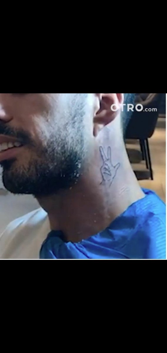 GomesRicky's tweet photo. What's the score Suarez ? 😂😅 #NiceTattoo https://t.co/RDIXEv52nX