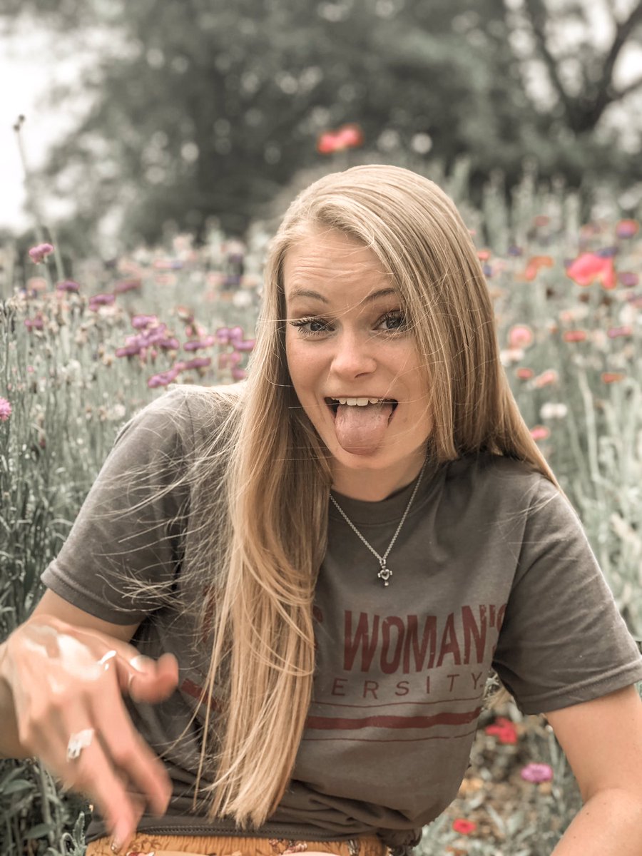 _moorejulie's tweet photo. Get you a roommate like @hannahkociis that will literally lay in the dirt to take pictures of you https://t.co/ZnOQl8t7j1