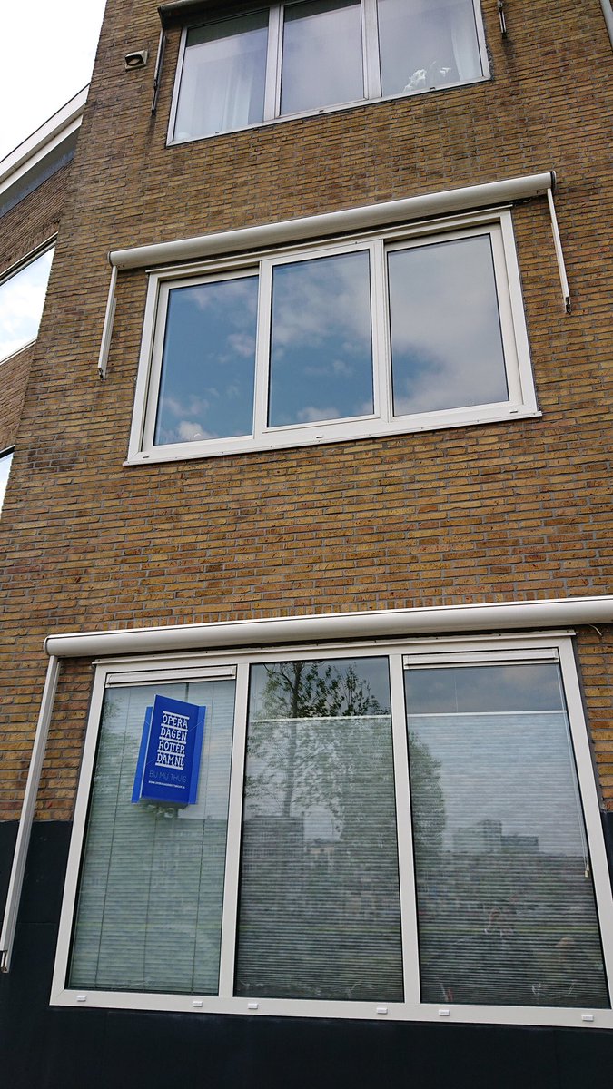 CaziusFons's tweet photo. Officieuze start van de #operadagen @rotterdam met een huiskamerconcert vol cabaret! #genieten https://t.co/KTx8gjFXbJ