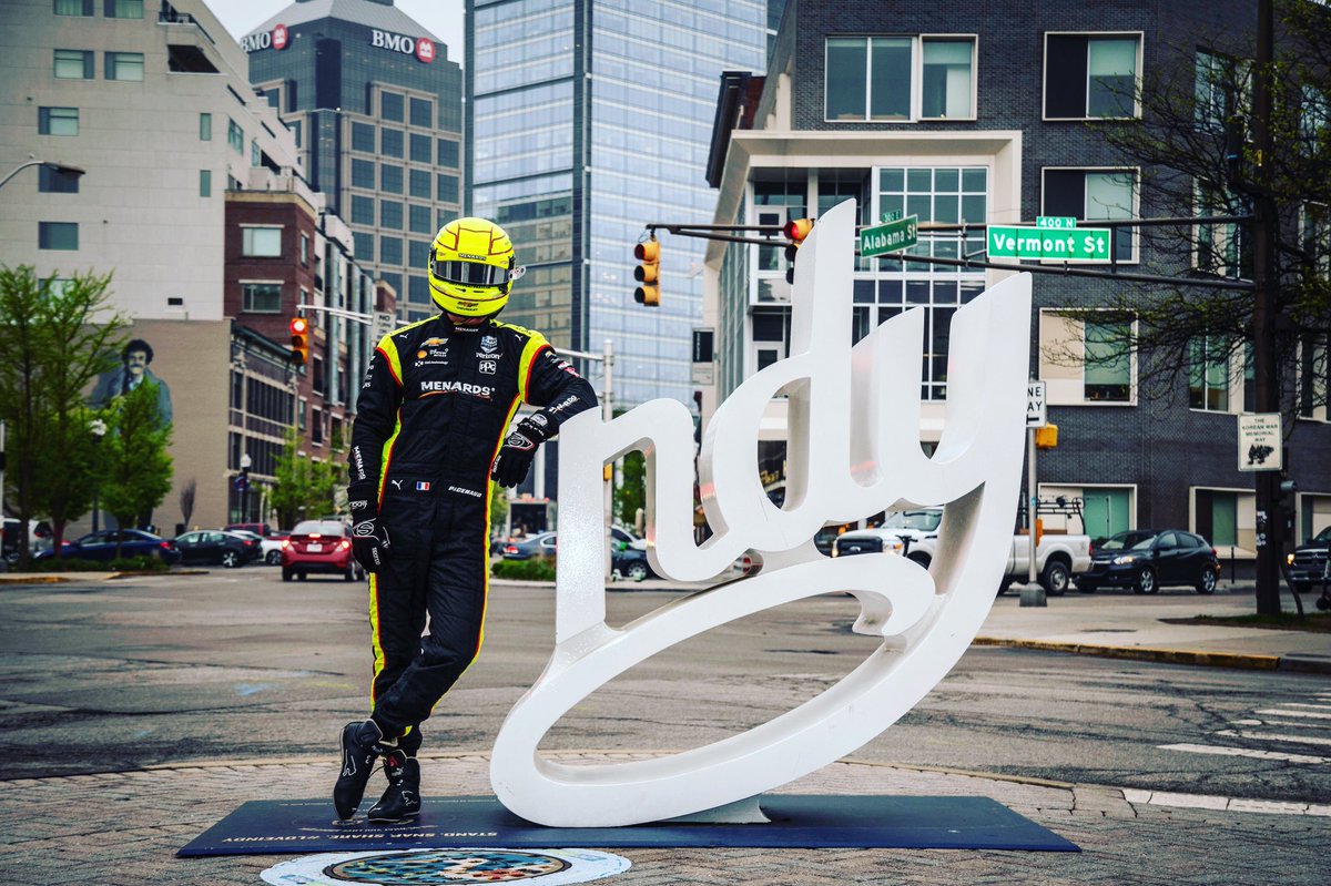 simonpagenaud's tweet image. Really starting to blend in with the locals 👀🏙🏎 // #indycar #indy500 #ThisIsMay #loveindy #massave