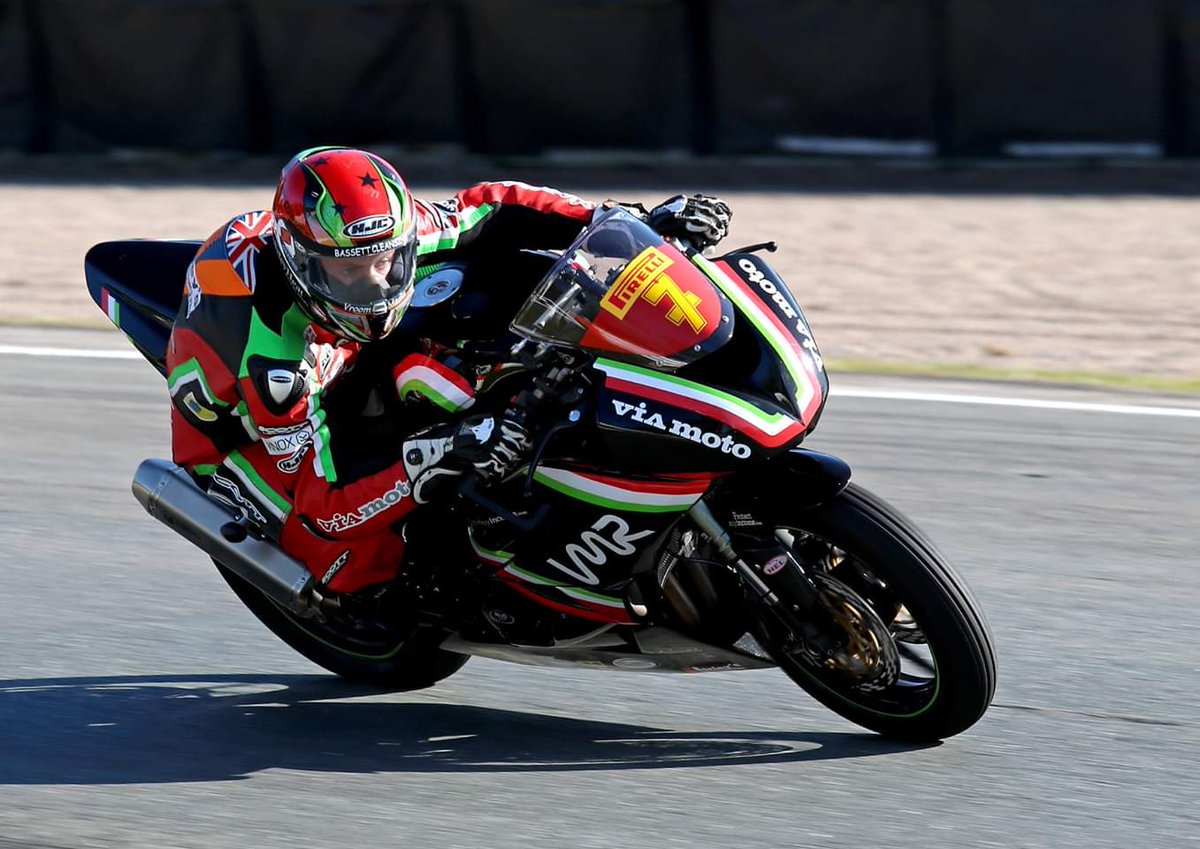 AAlexander_1892's tweet photo. Some of my photos of @LDRRacing on the @ViaMotoSheff Kawasaki ZX6R from @Oulton_Park Loving the look of the custom @Nastypaint @OxfordProducts @HJCAHelmets and @ScottLeathers1
#LD07 #LD34 #TeamDelves #TeamVMR
#SupportYoungRacers #SponsorshipWorks https://t.co/L9t9WRNxN7