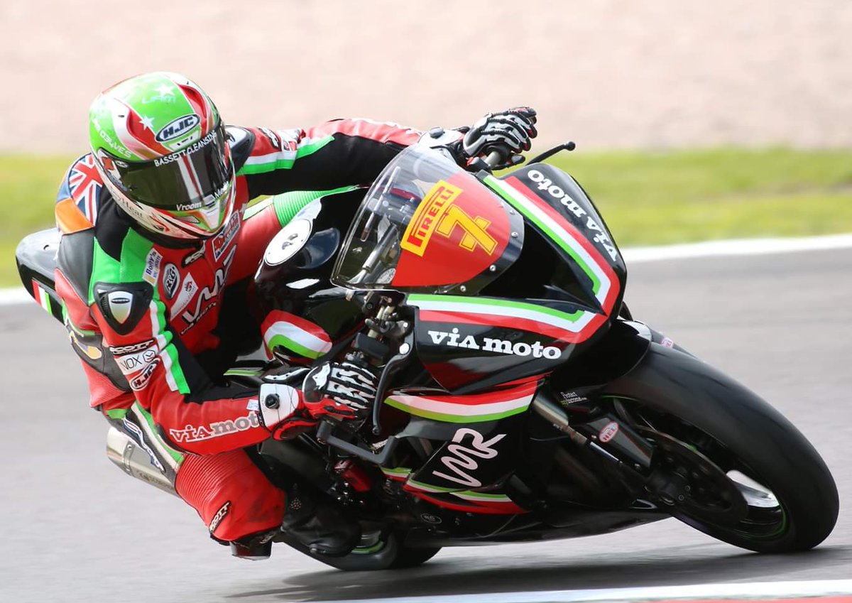 AAlexander_1892's tweet photo. Some of my photos of @LDRRacing on the @ViaMotoSheff Kawasaki ZX6R from @Oulton_Park Loving the look of the custom @Nastypaint @OxfordProducts @HJCAHelmets and @ScottLeathers1
#LD07 #LD34 #TeamDelves #TeamVMR
#SupportYoungRacers #SponsorshipWorks https://t.co/L9t9WRNxN7
