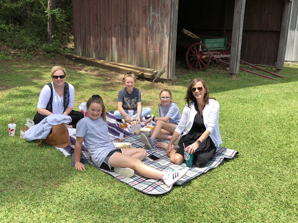 Fifth grade family picnic! What a beautiful day in our neighborhood!