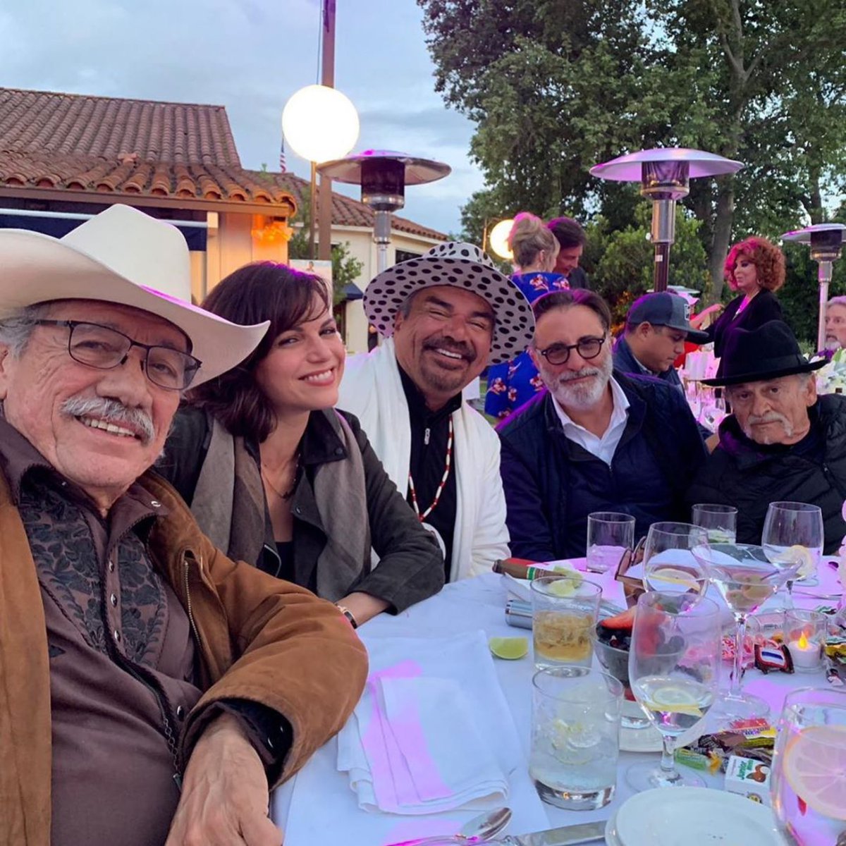 OUAT_HB's tweet photo. A night to remember ... ❤️ #georgelopesfoundation
 #chingons @georgelopez @andygarcia #joepesci #edwardjamesolmos
📸: lparrilla IG https://t.co/bLoDUQSiLS