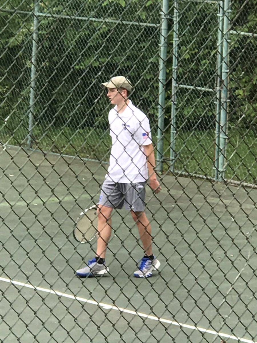 moyer_sp's tweet photo. Senior JSchuh last home tennis match! #seniortoughness #giveitallyouvegot @FTSchools @fthhsathletics https://t.co/af6f06z2MT