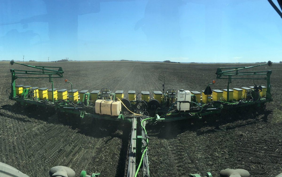 kylehellerud's tweet photo. And sugar beet planting is underway #plant19 https://t.co/ftxkYqAtaa