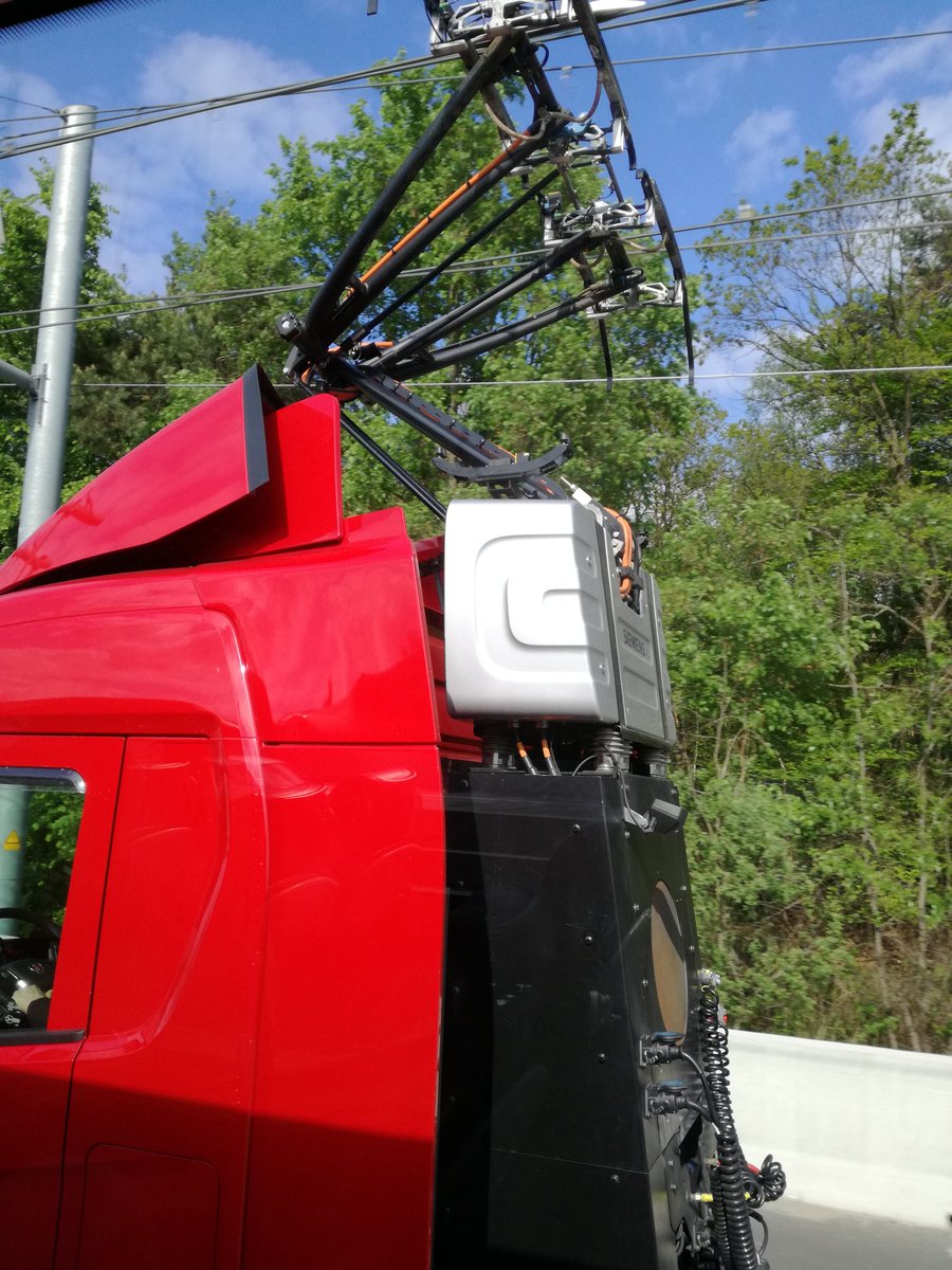 JuliusRuecker's tweet photo. #ERS2019 site visit of the #eHighway field trial at the A5. Proven technology which is ready for further market ramp up. #ElectricVehicles https://t.co/IZq6kGiAhP