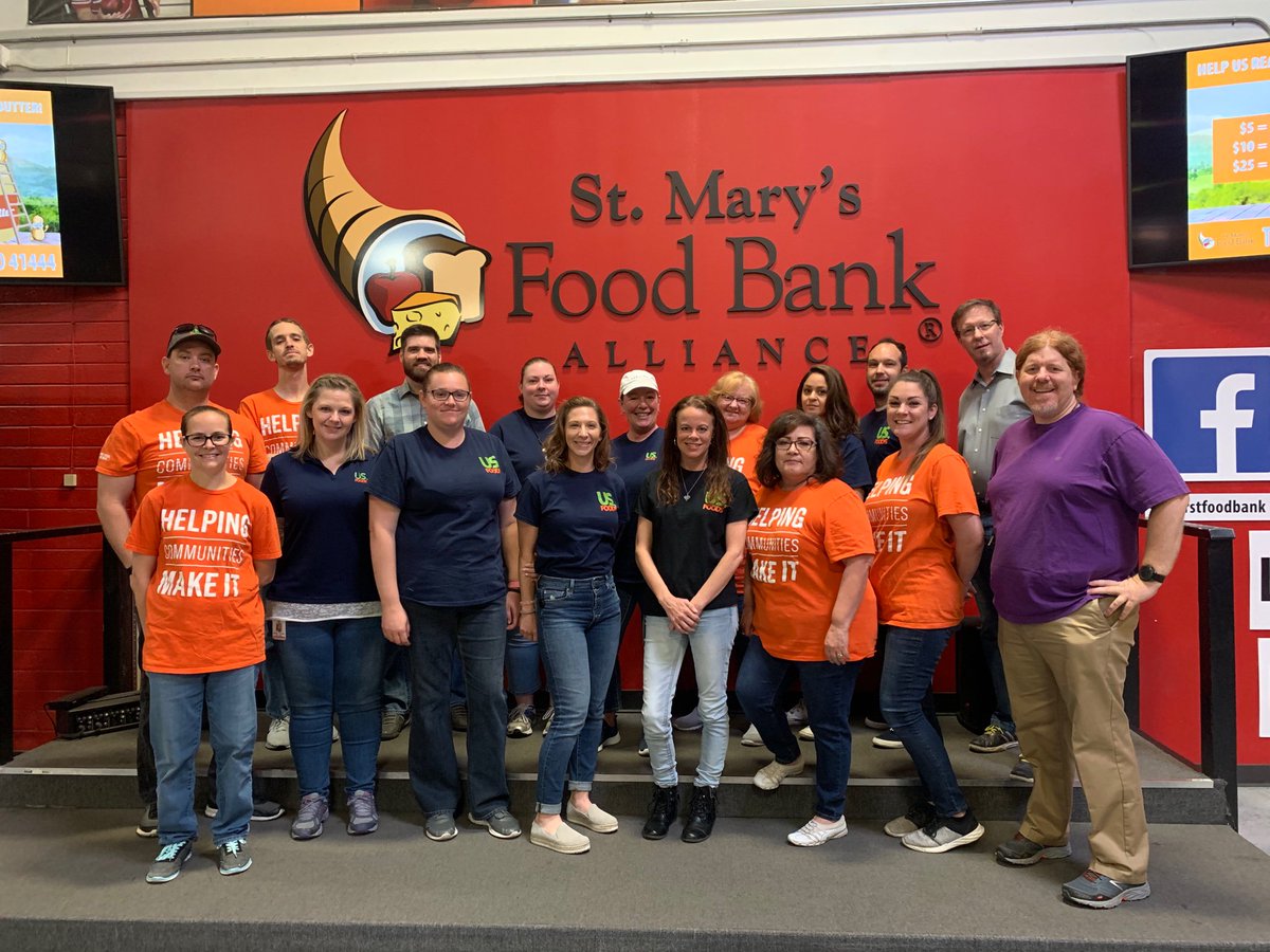 USFoods's tweet photo. Our Tempe & Rosemont employees are springing into service this week to help fight hunger in local communities! From urban gardening projects to sorting product donations, our teams are #helpingcommunitiesmakeIt π https://t.co/597c6TVhdi
