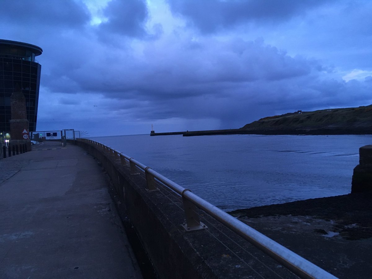 EmmaRob47251737's tweet photo. Some of the perks of being away from home as part of your job. Nighttime runs along the beach in Aberdeen #Boots #Live to work #Work to live https://t.co/0IZsoinkHe