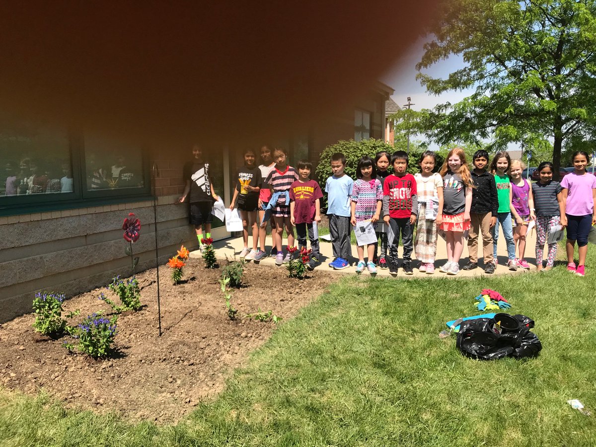 MegyHill's tweet photo. Teamwork, excitement, choice and voice among these 2nd Grade ACT kids= a positive solution and an inviting garden in the works for butterflies and birds around MECC
@MSFabovebeyond https://t.co/zEqJ8A40zC