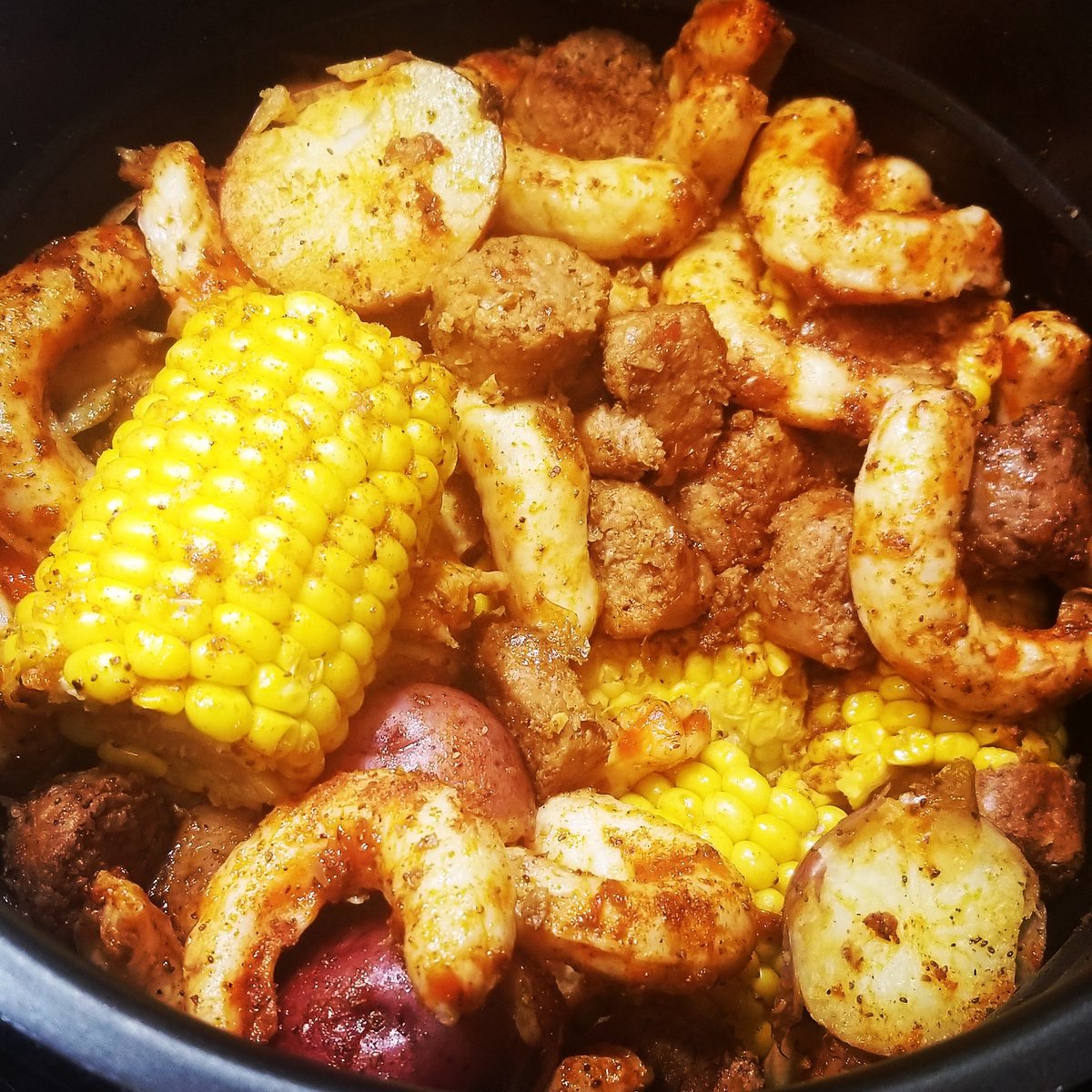 VHTruckers's tweet photo. Vegan Low Country Boil!! Shrimp, Beyond Sausages, Red Potatoes &amp; Corn on the Cobb. #LowCountryBoil #WeCanVeganizeAnything #YouDoNotNeedToEatAnimals #GoVegan #HealthIsWealth #VeganHerbalTruckers https://t.co/l1nldYzZeh