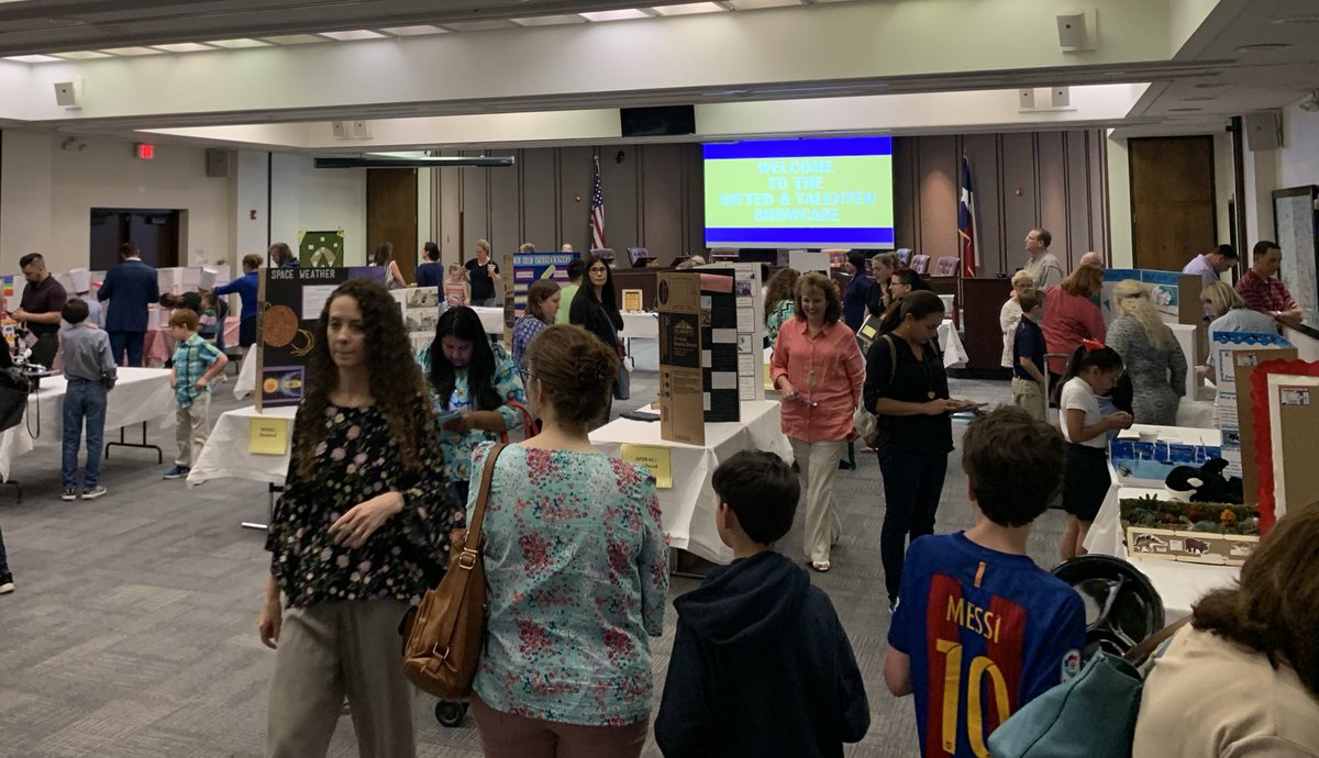 It’s getting exciting in here! Rainy outside and electric inside!! ⚡️ @SBISD @pb_johnson3 #EveryChild #GTShowcase @DrBrownEDU